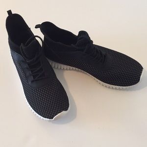 Dirty Laundry Women’s Harlen Sneaker. Size 9.5 SALE!